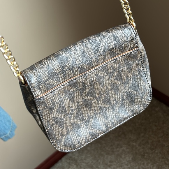 Michael Kors small crossbody signature bag in brown with gold tone hardware EUC - Picture 4 of 12